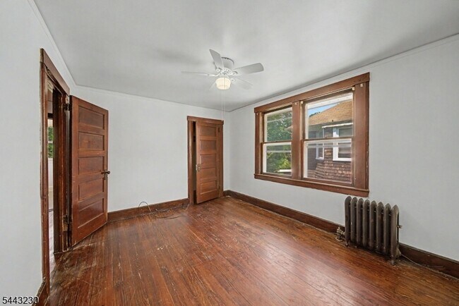 Building Photo - 420 Hill St