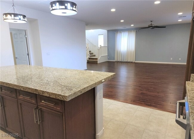 Building Photo - 10465 Saddle Mountain St
