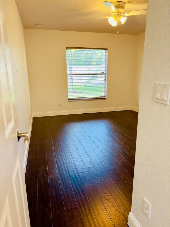 Building Photo - 11479 SW Glengarry Ct
