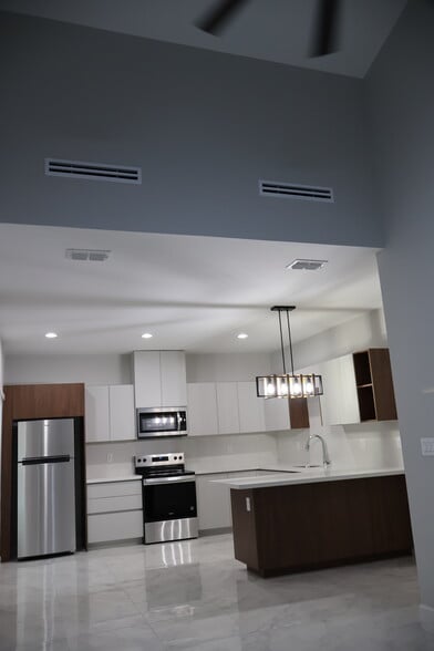 kitchen - 1005 Hidden Hills St