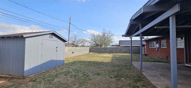 Building Photo - 304 Kessler Ave