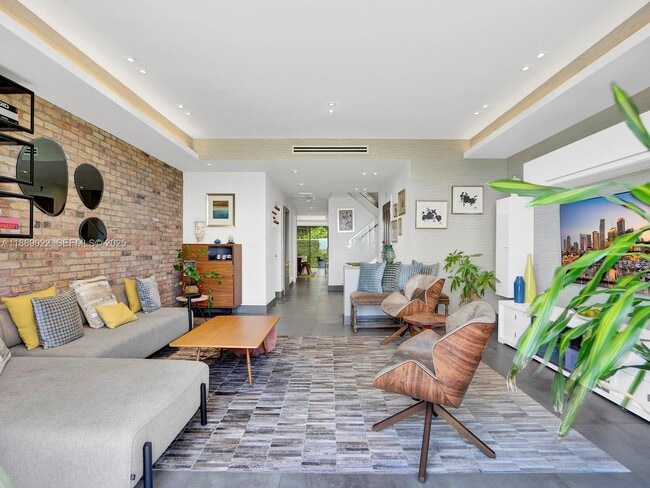 Building Photo - 201 Crandon Blvd