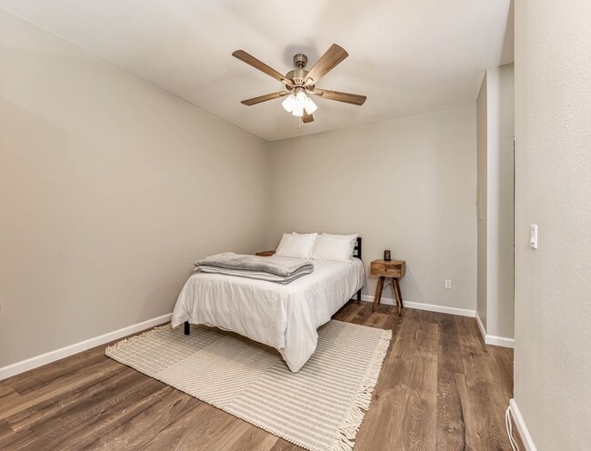 Building Photo - Modern 1 Bedroom Condo with Lakes in the c...