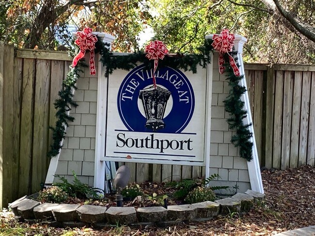 Building Photo - Furnished Condo In Southport - All Utilities Included - 3 month lease only