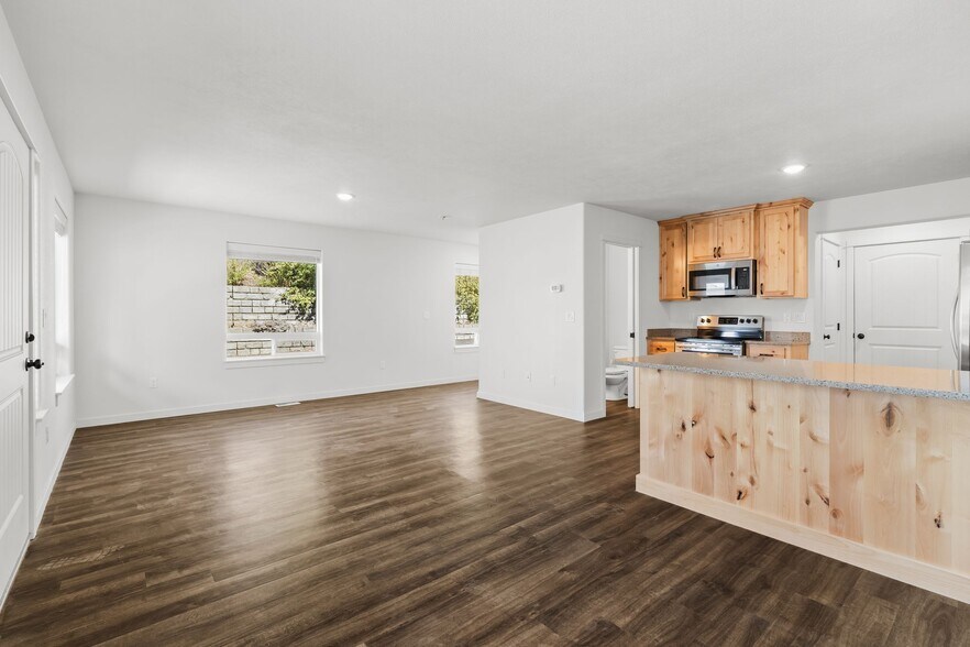 Building Photo - 1006 Pendulum Lane
