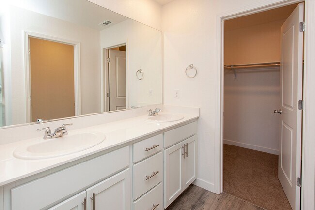 Building Photo - 436 Summer Triangle
