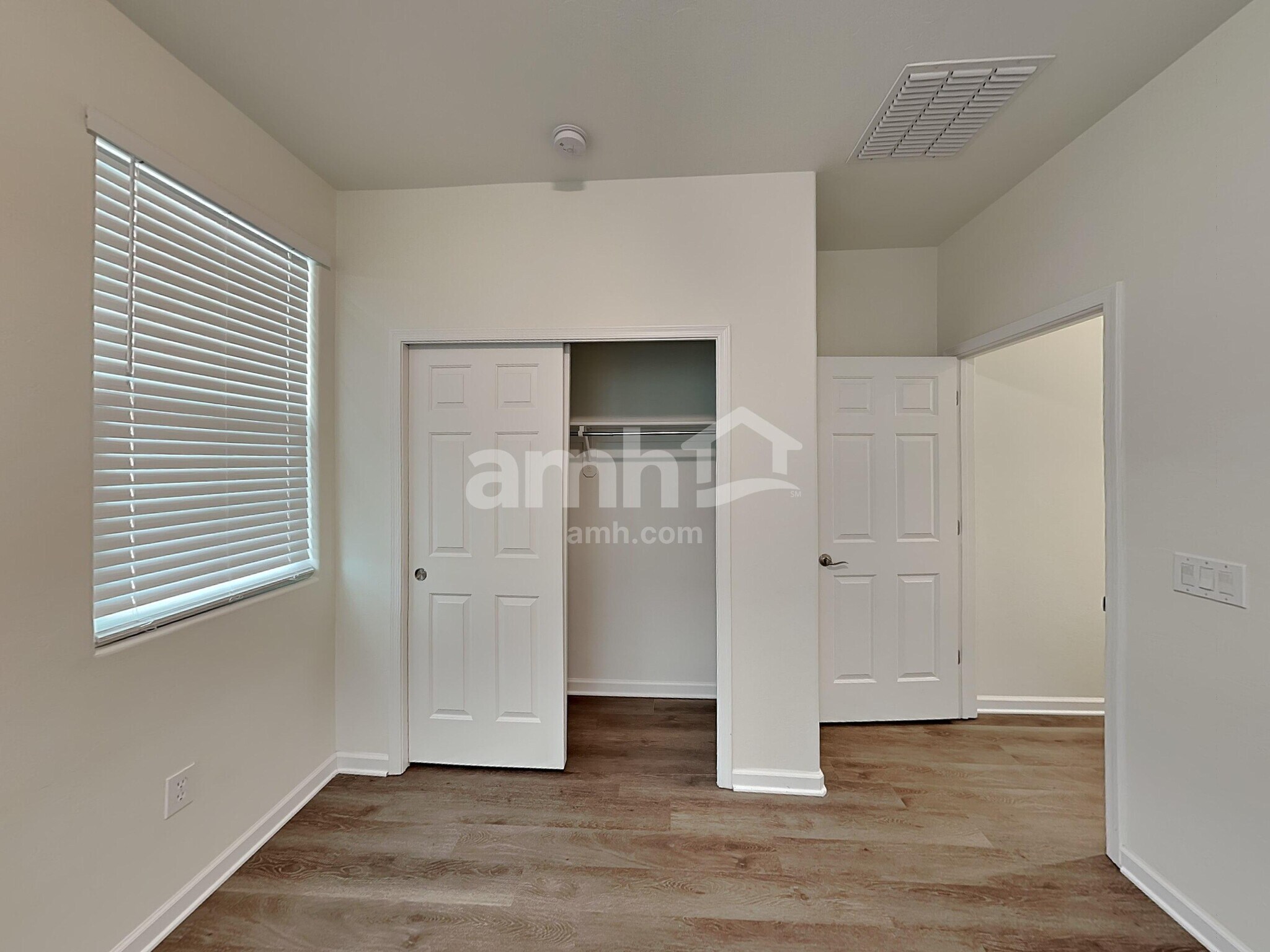 Building Photo - 10824 N Avenida Vallejo