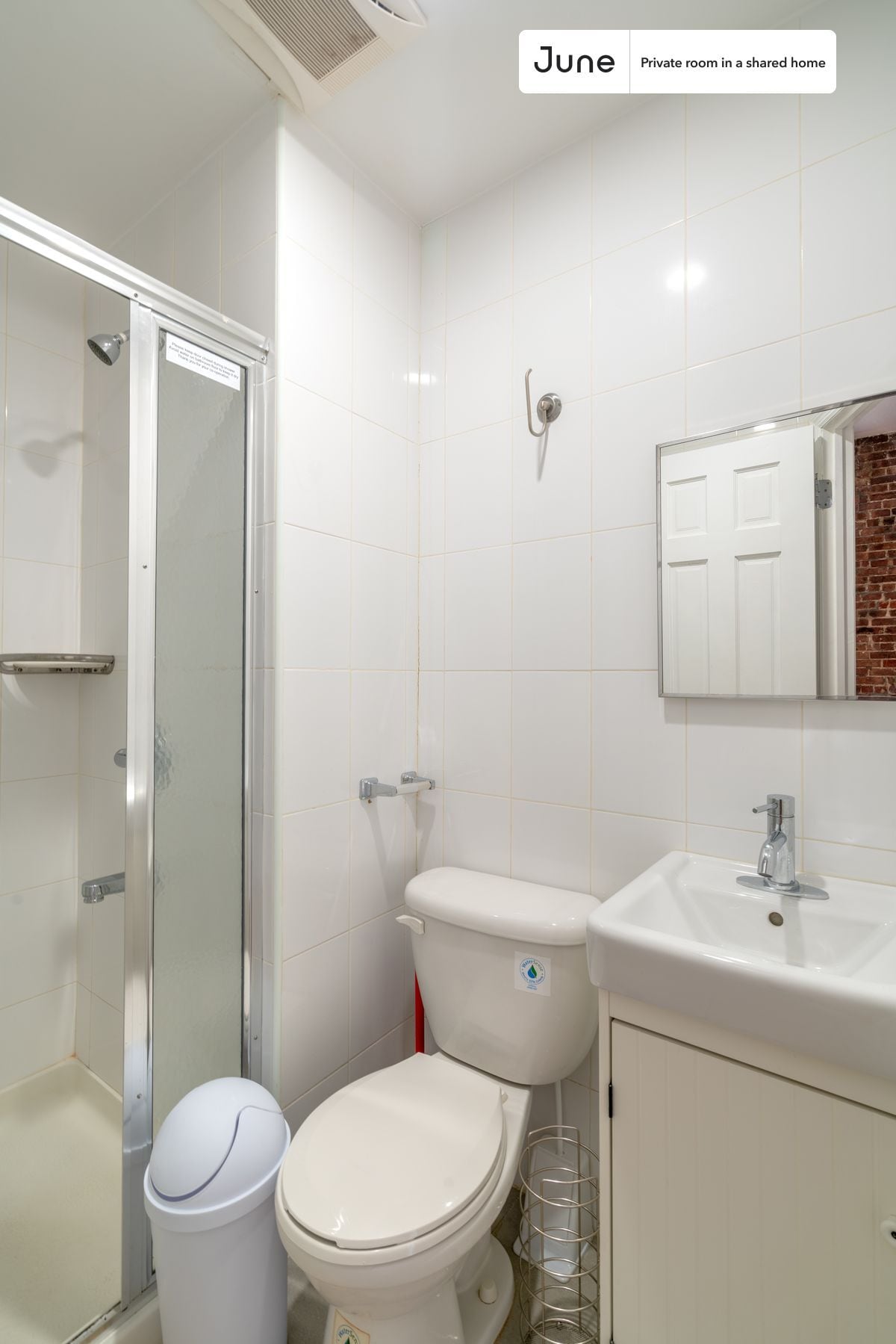 Building Photo - Private bedroom in 4 bed/4 bath Home