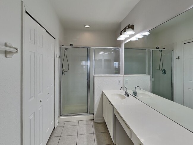 Building Photo - 5049 Maxon Terrace