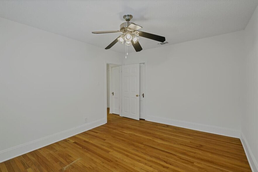 Building Photo - 3700 Harmon Ave