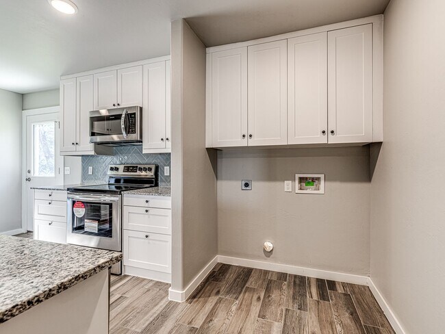 Building Photo - Newer home in the heart of OKC + 5 bedrooms + 5 bathrooms + 2 car garage