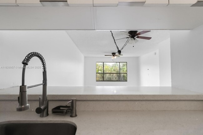 Building Photo - 10167 Twin Lakes Dr
