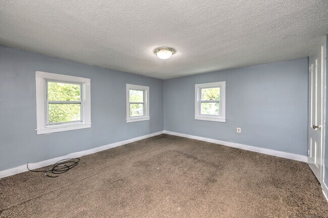 Building Photo - 22 Holmes Ave