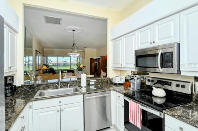 Building Photo - 9480 Forest Hills Cir