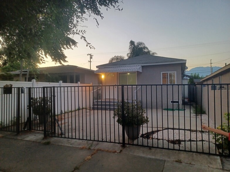 Primary Photo - 213 E Park St