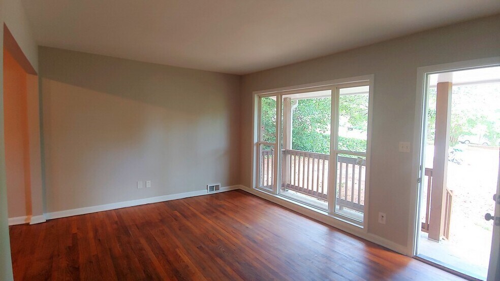 Building Photo - 1589 Tanager Cir
