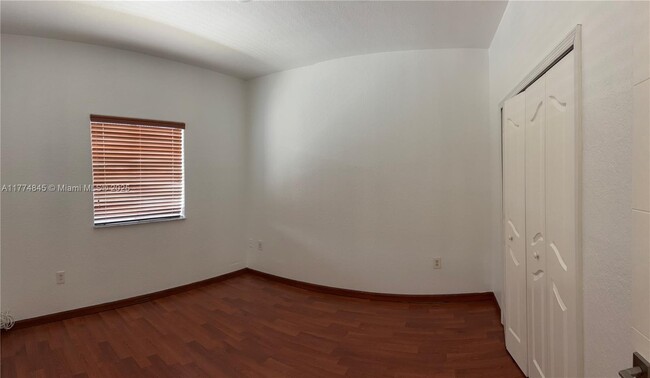 Building Photo - 709 SE 13th Terrace