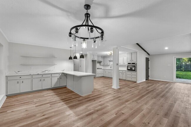 Building Photo - 213 Westview Dr