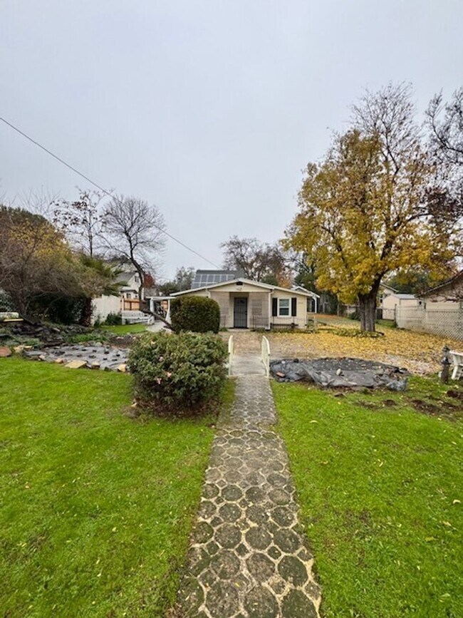 Building Photo - SHAS2352