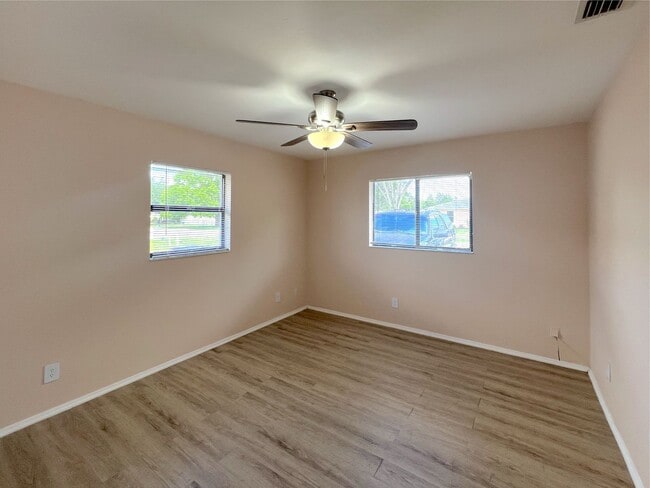 Building Photo - Charming 2 Bedroom, 1 Bath Duplex in Fort ...