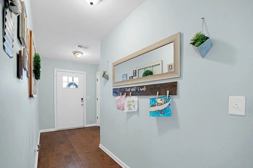 Building Photo - 1379 Freedom Dr