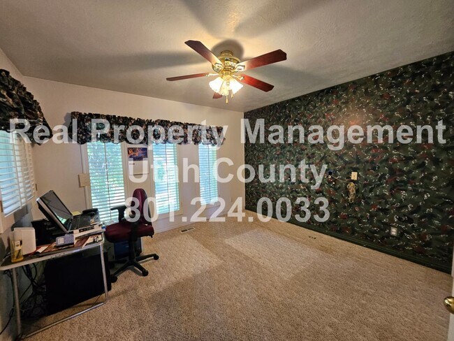 Building Photo - Elk Ridge Home with Unobstructed Valley Views