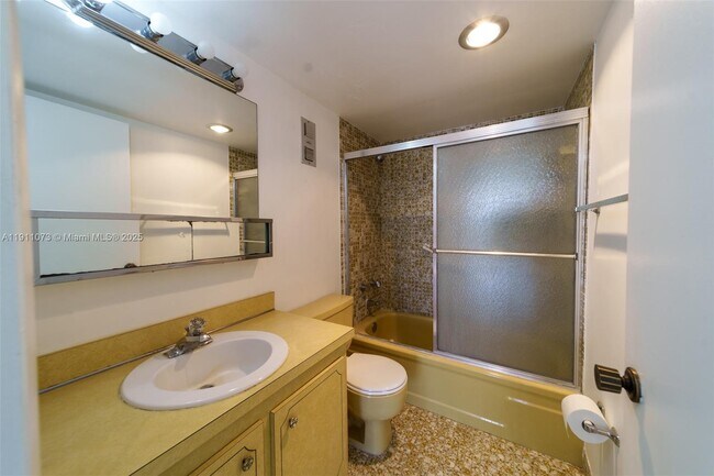 Building Photo - 2741 Taft St