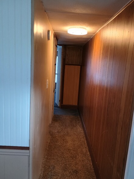 Building Photo - 144 SE Guinevere Ct