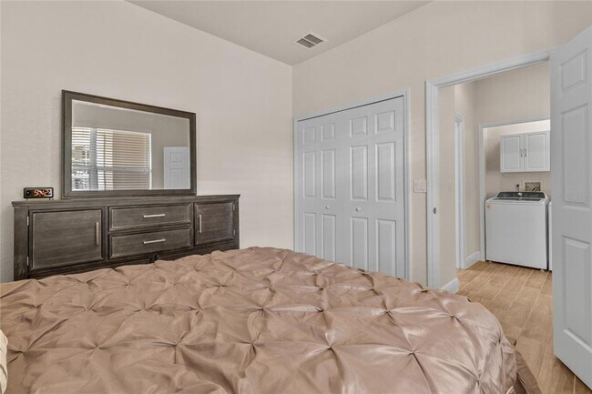 Building Photo - 1937 Scarlett Ave