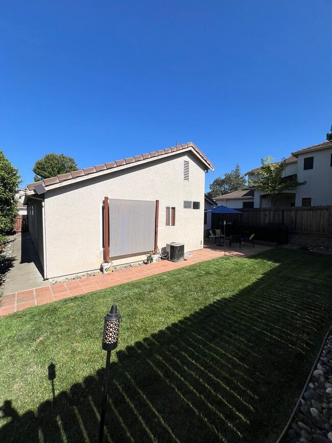 Building Photo - 3 Bedroom - Heart of Roseville