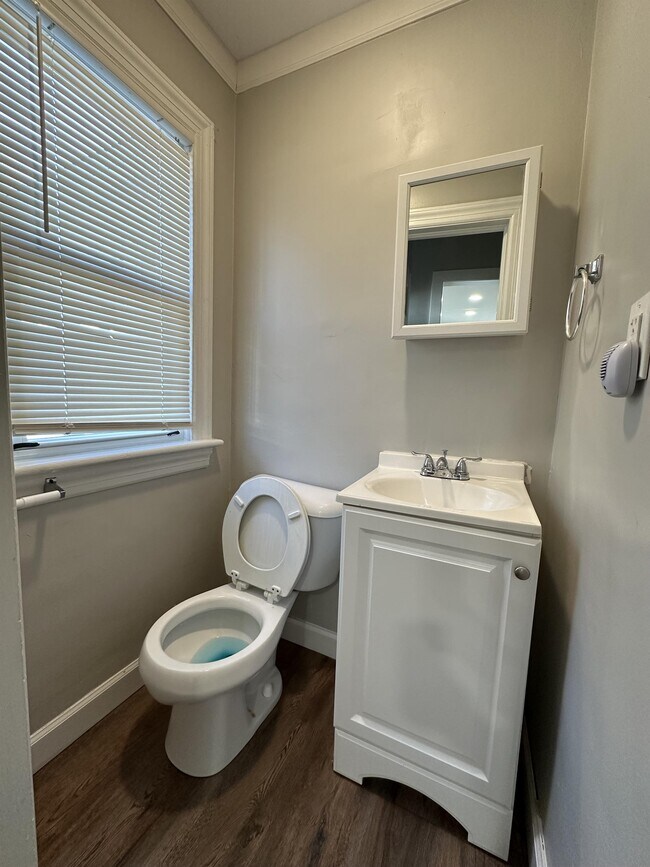 Building Photo - 1915 Auburn St