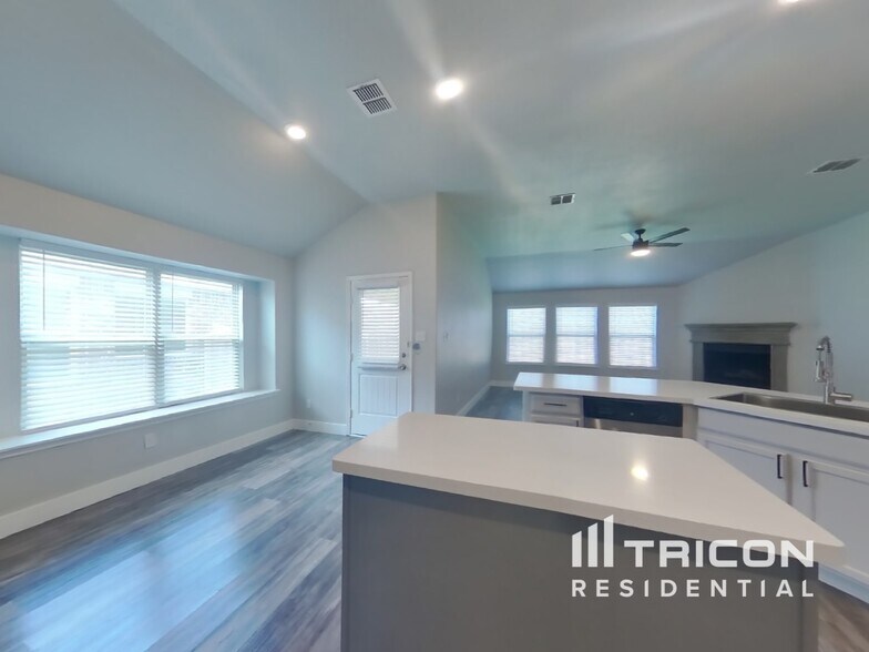 Building Photo - 1025 N Churchill Dr