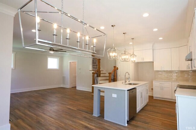 Building Photo - Room in House on Edgerton Dr