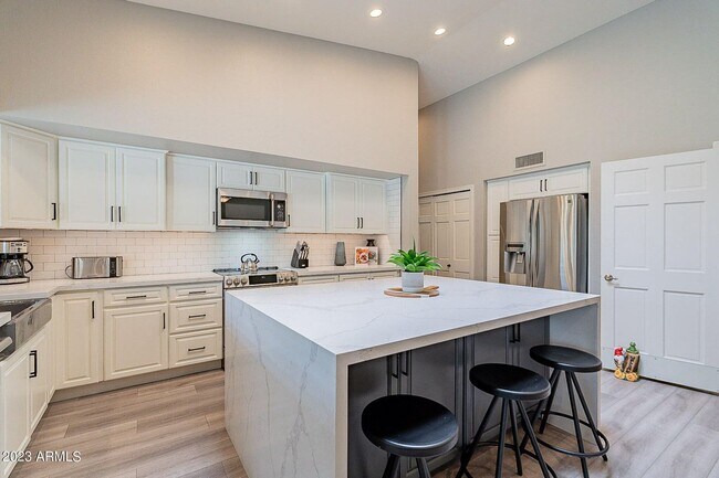 Building Photo - Beautiful full furnished home in desirable North Scottsdale