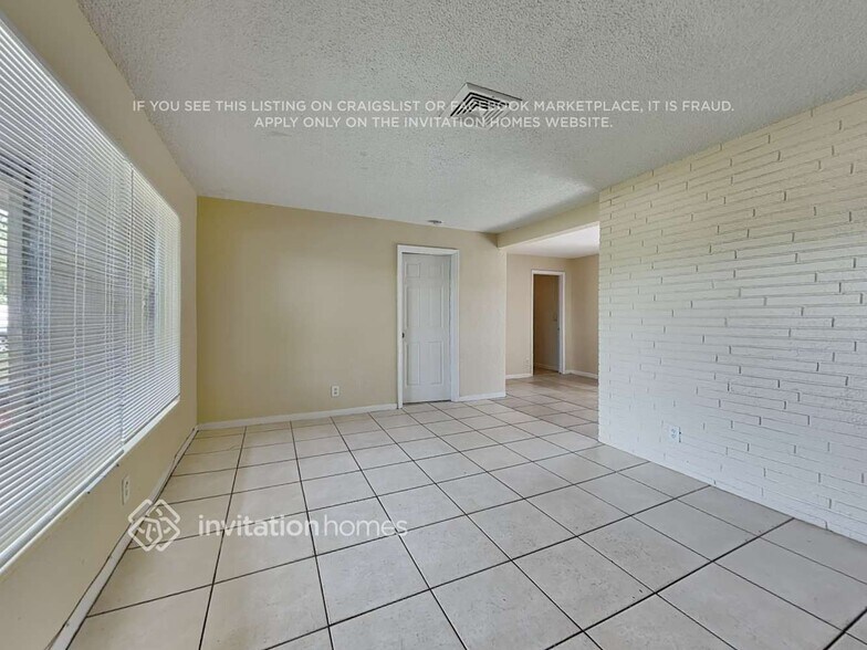 Building Photo - 5491 SW 6th St