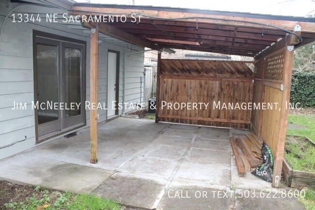 Building Photo - One Level Home in NE Portland's Russell Ne...