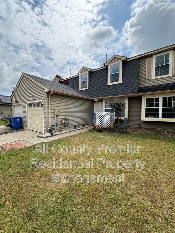 Building Photo - 38 River Bank Dr
