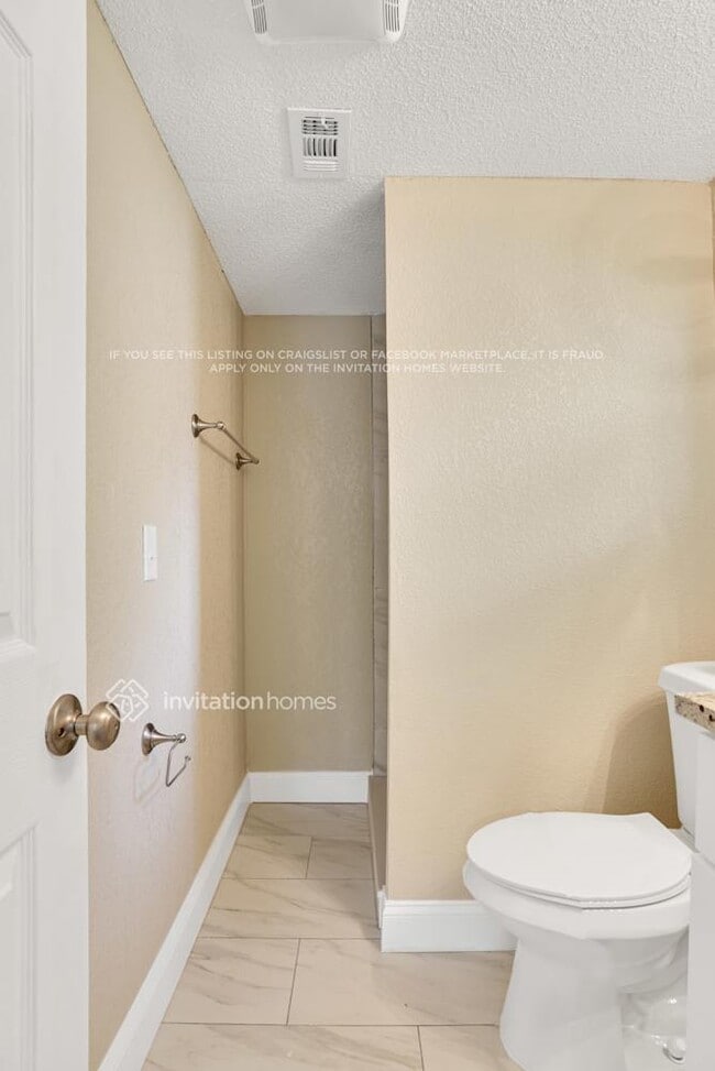 Building Photo - 142 Country Club Cir