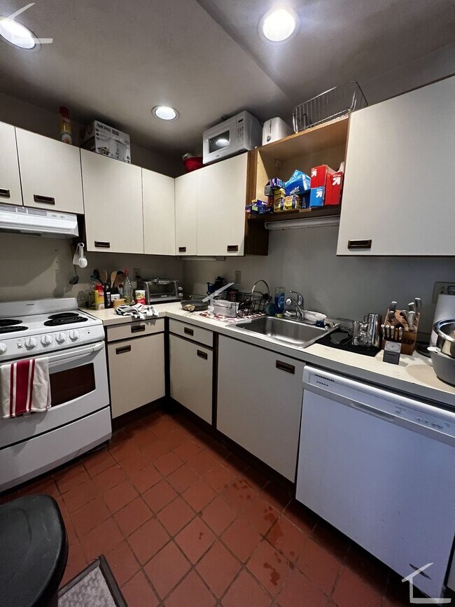 Building Photo - 431 Park Dr