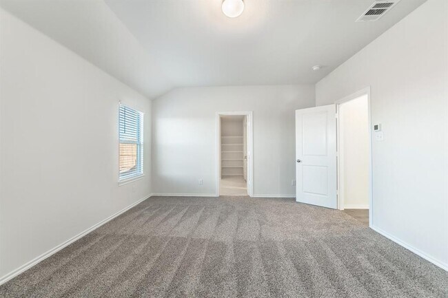 Building Photo - 913 Alton Dr