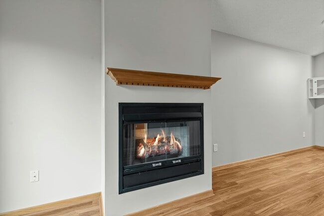 Building Photo - 2230 Ranchview Ln N