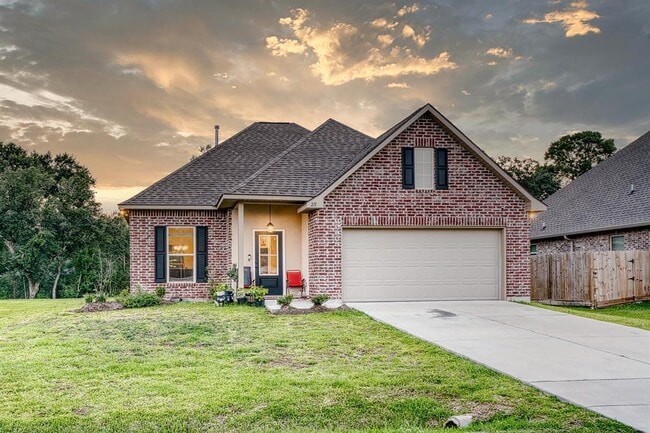 Building Photo - 211 Zachary Ln