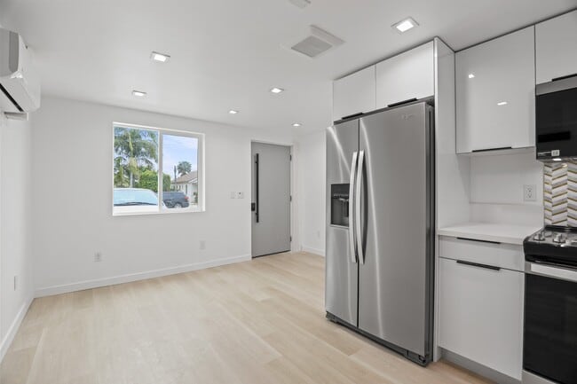 Building Photo - 2561 W Ave 30