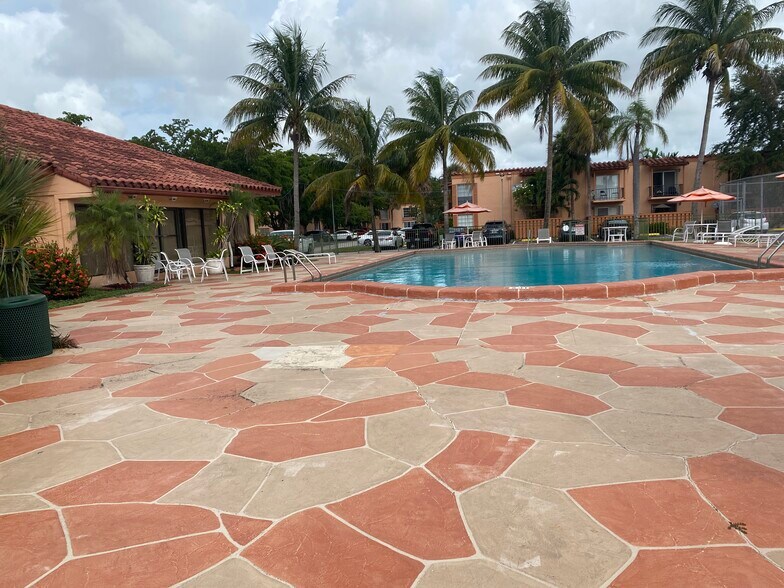 Building Photo - 7151 Miami Lakes Dr