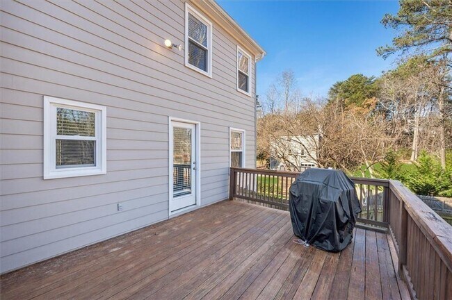 Building Photo - 4508 Pine Hill Terrace NE