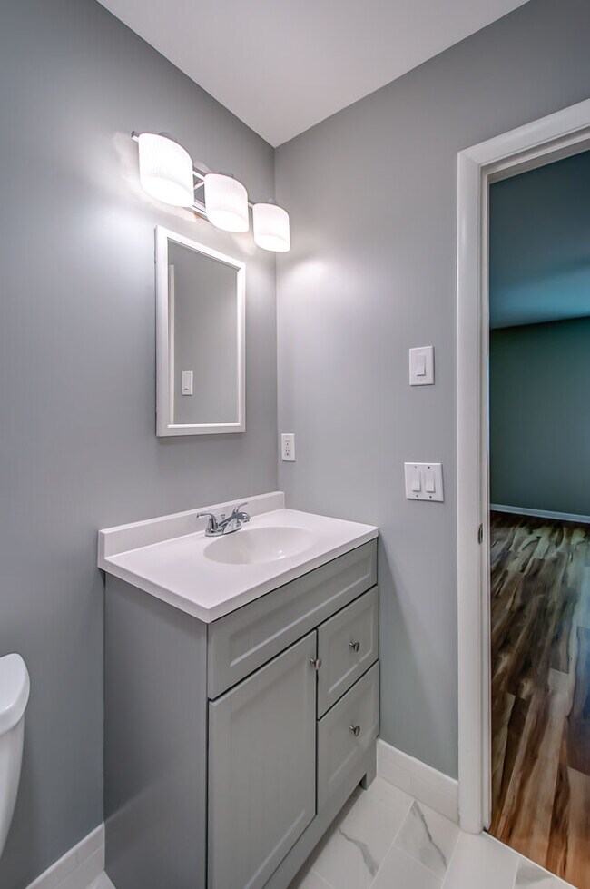 Building Photo - 3600 Hillsboro Pike