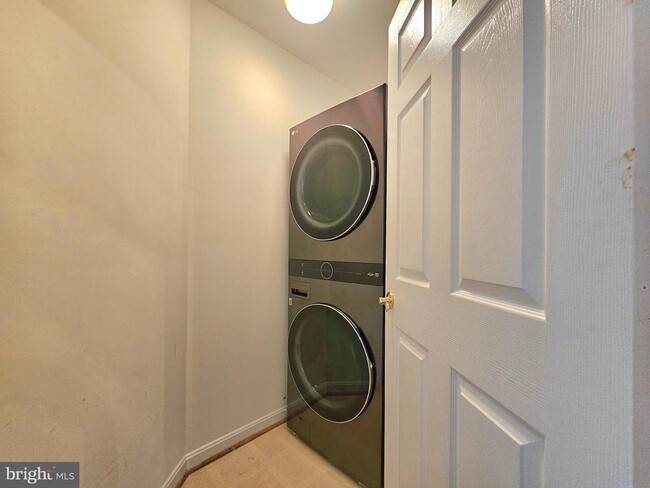 Building Photo - 315 Hearthstone Mews