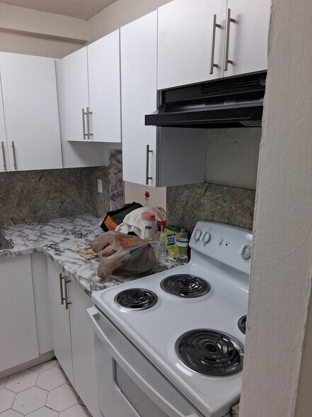 Building Photo - 1605 NE Miami Gardens Dr