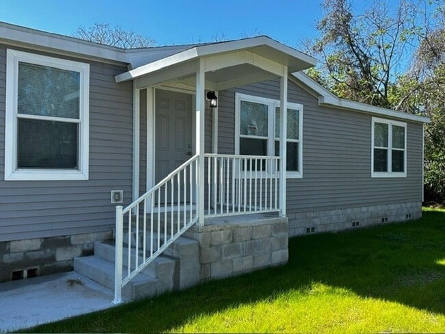 Building Photo - 15591 Charmwood Dr