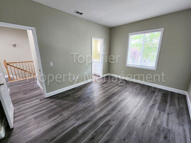Building Photo - Stunning Newly Remodeled 4 bed / 2.5 bath ...